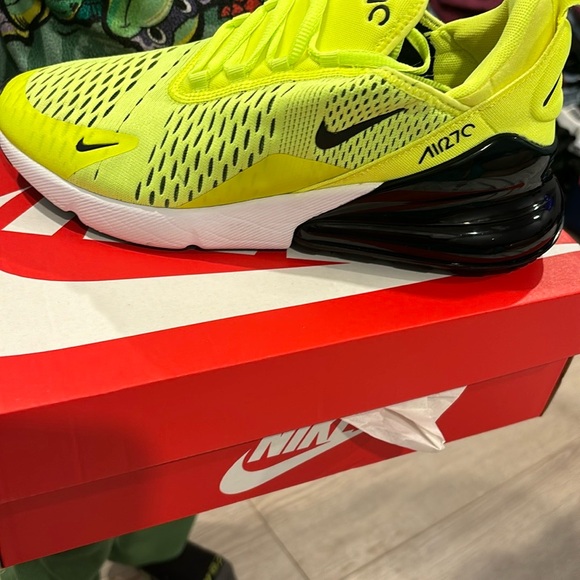 Nike Yellow Black Sneakers Air Max 270 - Picture 1 of 1